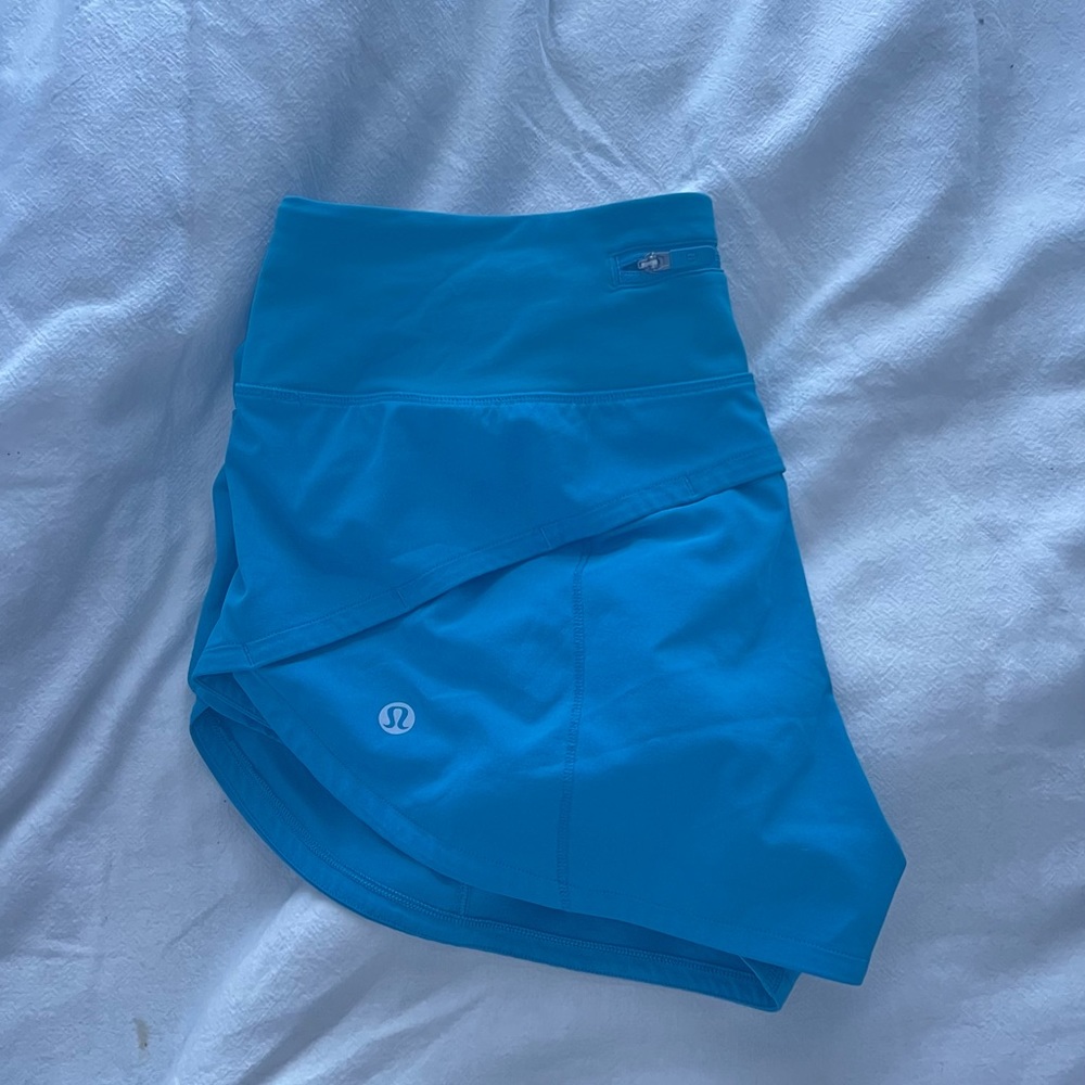 Lululemon Size 4 2.5 blue shorts